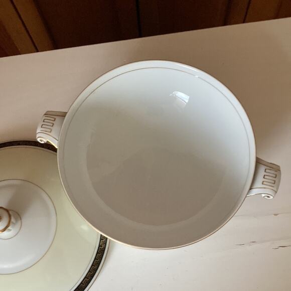 Vintage Narumi Japan “Greek Key” Elegant Covered Serving Bowl - Picture 9 of 16